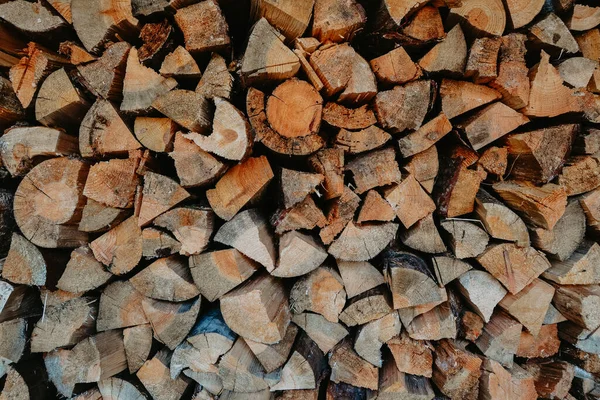 Yakacak odun yığını. tahta arkaplan 