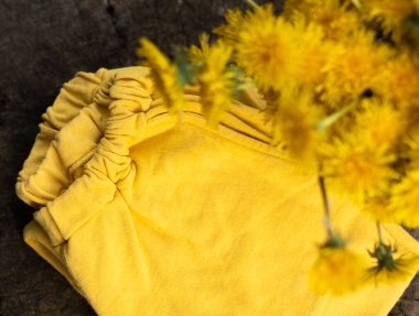 Sarı kıyafetler. sarı renk 