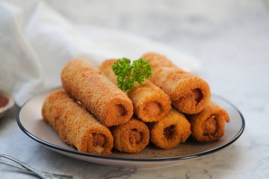 Sosis ve Peynirli Fransız Tostu Yuvarlanışı / Roti Goreng Sosis Keju