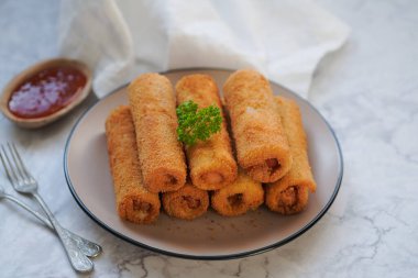 Sosis ve Peynirli Fransız Tostu Yuvarlanışı / Roti Goreng Sosis Keju