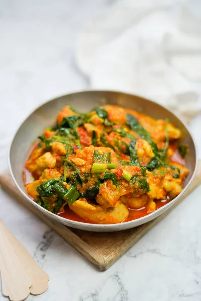 Ayam Woku Oder Chicken Woku Spicy Basil Chicken Ist Eine — Stockfoto