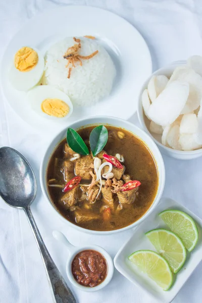 Rawon Adalah Sup Hitam Tradisional Indonesia Disajikan Dengan Nasi Uap — Stok Foto