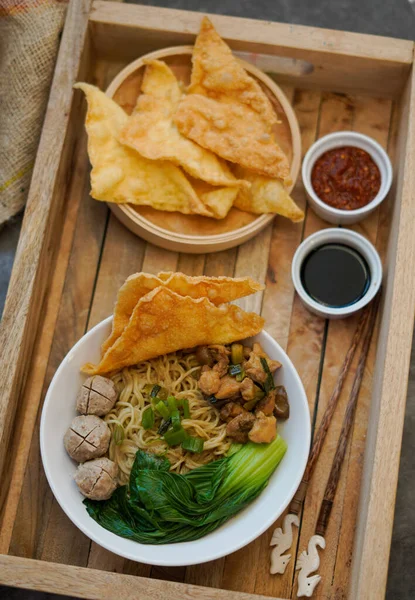 Indonesisk Mat Mie Ayam Nudlar Med Kyckling Och Serveras Med — Stockfoto