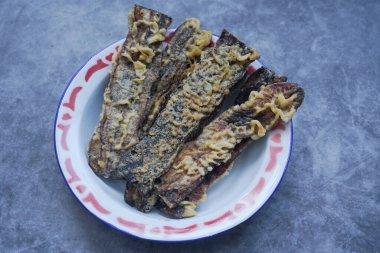 Kurutulmuş muz (satılık pisang)) 