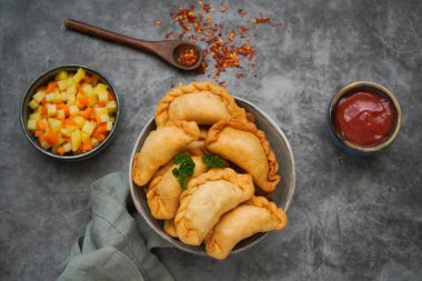 Kue Pastel Goreng havuç, patates ve yumurta, Endonezya yemeği, Seçici Odak