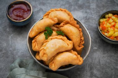 Kue Pastel Goreng havuç, patates ve yumurta, Endonezya yemeği, Seçici Odak