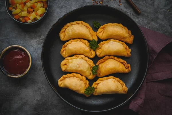 Kue Pastel Goreng Relleno Zanahorias Papas Huevos Comida Indonesia Enfoque — Foto de Stock