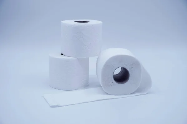 Witte Toiletrol Geïsoleerd Witte Achtergrond Zacht Hygiënisch Papier Paniek Fobie — Stockfoto