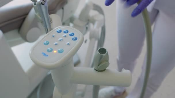 Femme Dentiste Nettoyage Équipement Des Dentistes Dans Bureau Des Dentistes — Video