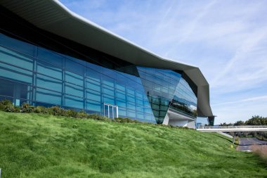 Santa Clara, Ca - 1 Şubat 2018: NVIDIA Corp, yapay zeka bilgisayar, Gpu, Tesla, Quadro mucidi lideri, Geforce ekran kartı, 3d oyun, 3d görme gücü. Bina closeup ve logosu