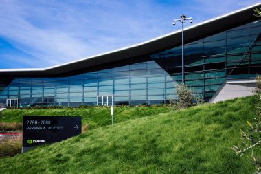 Santa Clara, Ca - 1 Şubat 2018: NVIDIA Corp, yapay zeka bilgisayar, Gpu, Tesla, Quadro mucidi lideri, Geforce ekran kartı, 3d oyun, 3d görme gücü. Bina closeup ve logosu