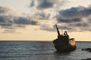 Kıbrıs Rum Kesimi 'nin Paphos kentinde Eski Çürük Batık