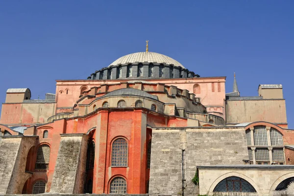 Una toma cercana de la iglesia de Santa Sofía en Estambul Turquía . — Foto de Stock
