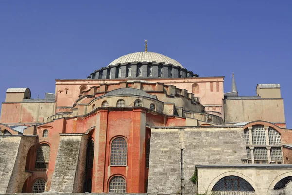 Una toma cercana de la iglesia de Santa Sofía en Estambul Turquía . — Foto de Stock