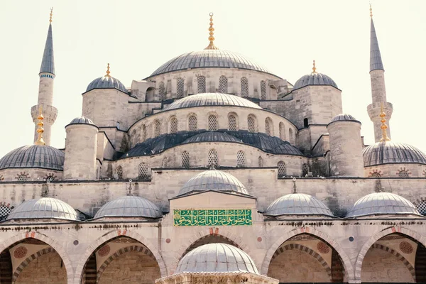 Vista frontal de la Mezquita Azul Estambul en Turquía — Foto de Stock