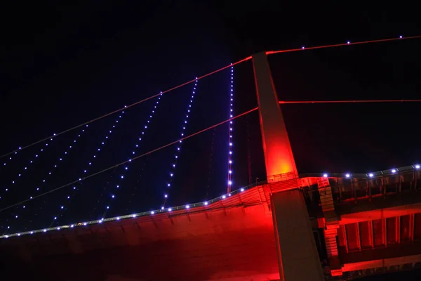 Istambul, Yavuz Sultan Ponte Selim à noite — Fotografia de Stock