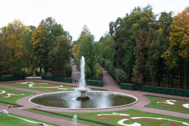 Yaz parkındaki çeşme.