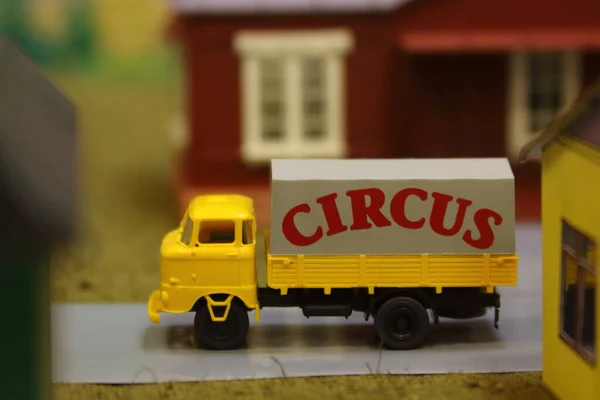 Modell Kleiner Gelber Spielzeug Lkw — Stockfoto