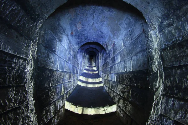 Passos Estragados Túnel — Fotografia de Stock