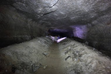 adit içinde büyük pasajlar