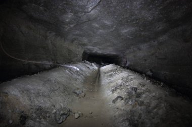 adit içinde büyük pasajlar