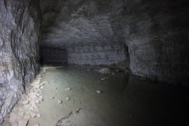 adit içinde büyük pasajlar
