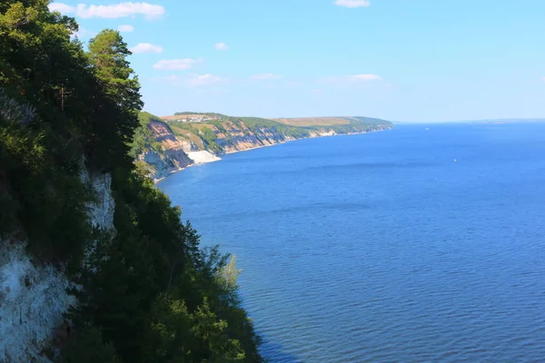 Kayalık kıyıdan denize manzara