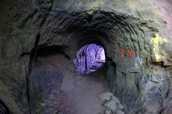 Tunnels Abandonnés Dans Des Grottes Rocheuses — Photo