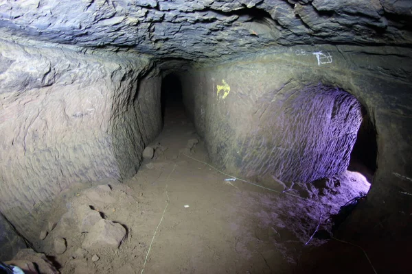 Tunnel Latéral Dans Grotte — Photo