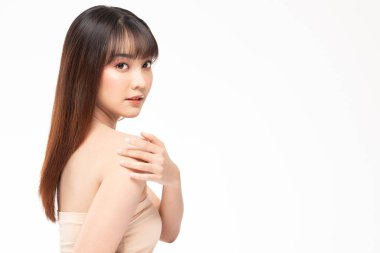 Güzel Asyalı kadın portresi doğal cilt ve cilt bakımlı sağlıklı saçlar ve cilt yakın yüz güzelliği portresi.