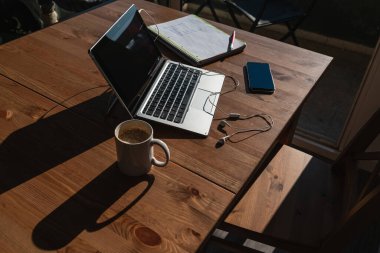 Ev ahşap masa işi.