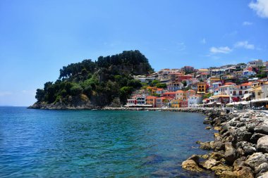 Parga, Yunanistan ve Epirus 'un renkli kıyılarının manzarası