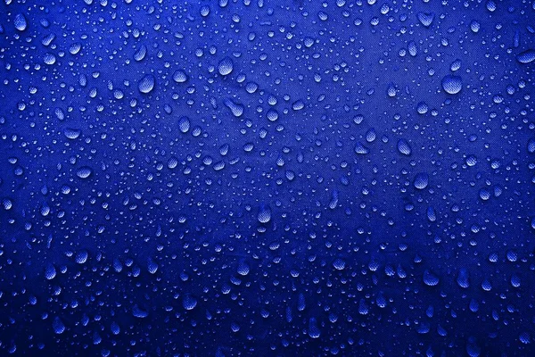 Água Cai Tecido Gotas Água Fundo Azul Condensado Água Cai — Fotografia de Stock