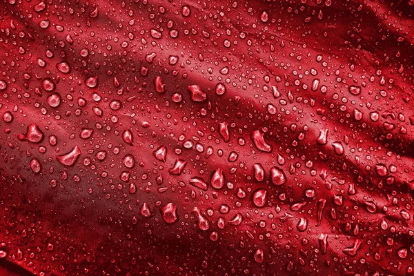 Vattendroppar Tyg Vatten Droppar Röd Bakgrund Kondensat Vatten Droppar Bakgrund — Stockfoto