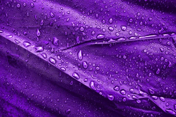Wassertropfen Auf Stoff Wassertropfen Auf Violettem Hintergrund Kondensat Wassertropfen Hintergrund — Stockfoto