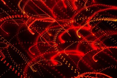 Hareket halindeki kaotik ışıklar odak noktasını bulanıklaştırır - soyut arkaplan. 