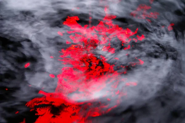 Água Abstrata Como Fundo Luzes Vermelhas Refletidas Água Salpicos Água — Fotografia de Stock