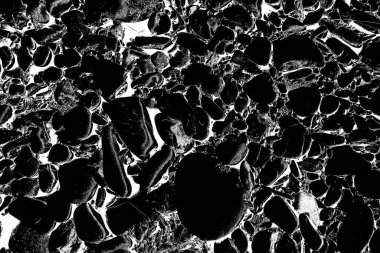 Doğada kayalık yol