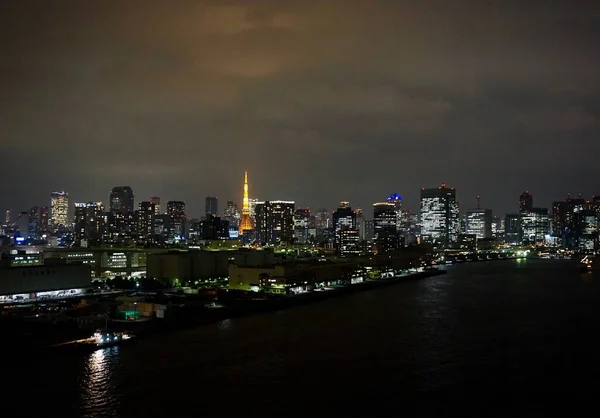 Tokyo Kulesi ve Gökkuşağı Köprüsü 'nden Skyline Gece 