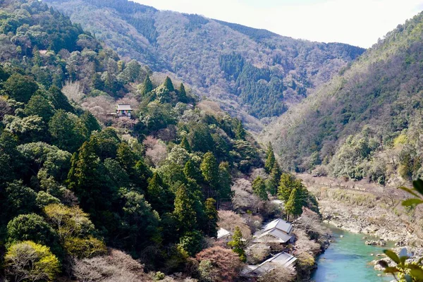 Arashiyama Kyoto 'daki dağ manzarası 