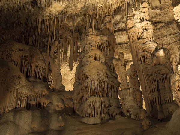 Mağara içinde formlar