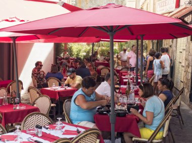 Ajaccio bir restoranda Teras