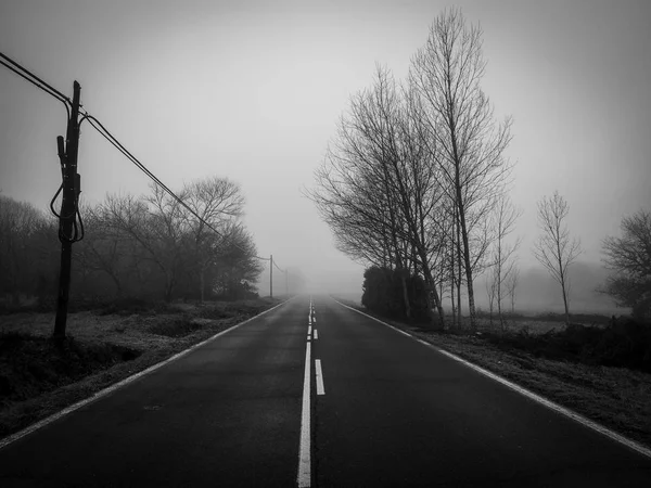 Contexte avec brouillard d'une route — Photo