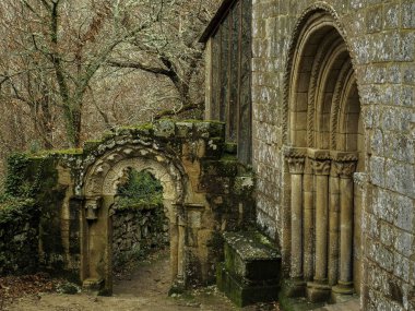 Giriş ve Santa Cristina de Ribas del kemer Sil