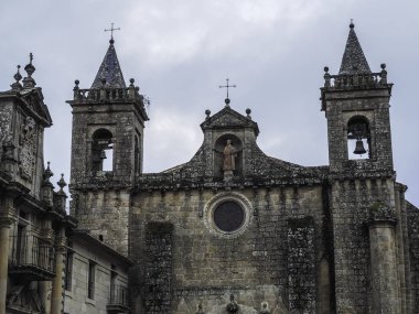 Santo Estevo Manastırı kuleleri