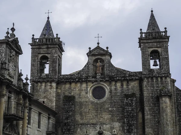 Santo Estevo Manastırı kuleleri