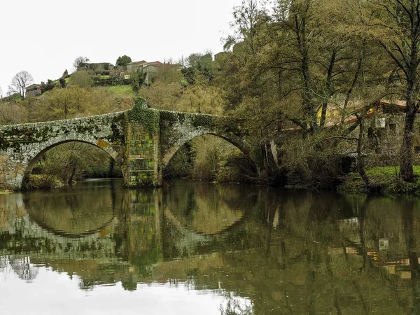 Pont romain sur la rivière — Photo