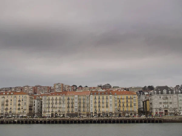 Körfezden Santander Bulutlu bir günde — Stok fotoğraf