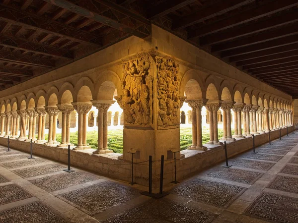 Panorámica del claustro del monasterio — Foto de Stock