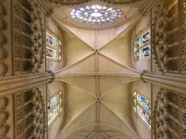 Tavan ve boyalı cam Burgos Katedrali